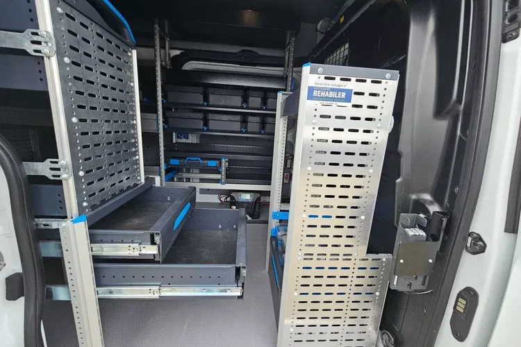 Ford transit-custom L2H2 79900zł NETTO Zabudowa warsztatowa 2.0TdCi/170KM zdjęcie 19