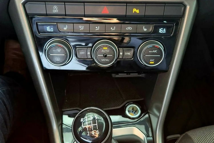 Volkswagen T-Roc zdjęcie 16