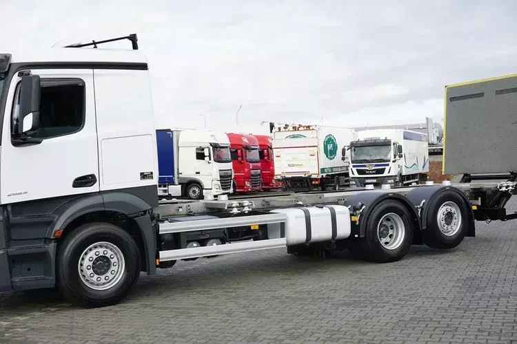 Mercedes / ACTROS / 2553 / ACC / E 6 / BDF + WINDA / 7.15 , 7.45, 7.82 M / OŚ SKRĘTNA / RETARDER zdjęcie 33