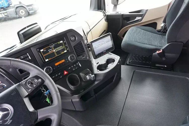 Mercedes / ACTROS / 2553 / ACC / E 6 / BDF + WINDA / 7.15 , 7.45, 7.82 M / OŚ SKRĘTNA / RETARDER zdjęcie 9