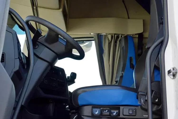 Volvo FH 500 XL / FULL LED / KLIMA POST / ALUSY / ZŁOTY KONTRAKT zdjęcie 26