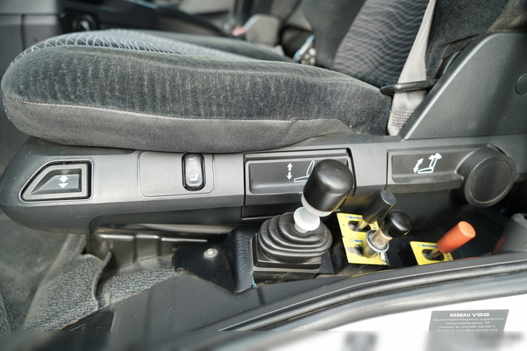 Mercedes -BENZ AROCS 3243 / 8x4 / WYWROTKA DWUSTRONNA / HYDROBURTA / BORDMATIC / HYDROKLAPA / OPONY 100% / 2016 /  zdjęcie 34