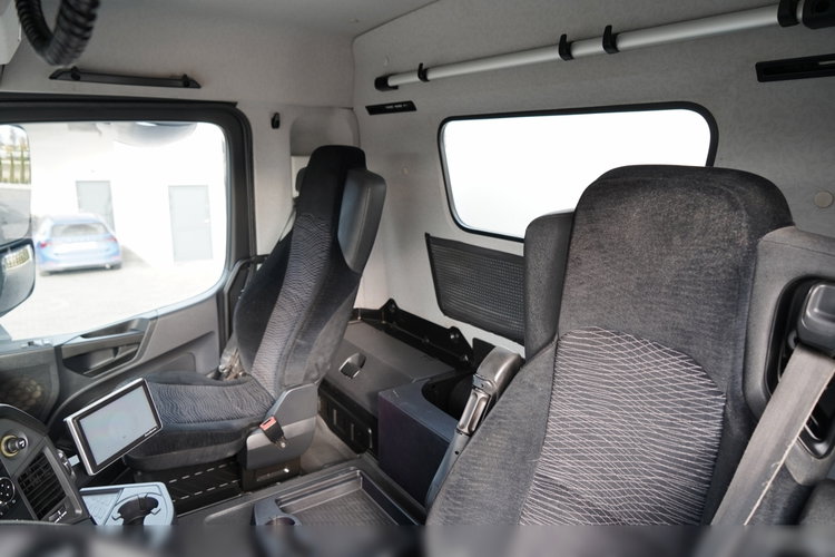 Mercedes -BENZ AROCS 3243 / 8x4 / WYWROTKA DWUSTRONNA / HYDROBURTA / BORDMATIC / HYDROKLAPA / OPONY 100% / 2016 /  zdjęcie 36