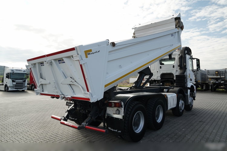 Mercedes -BENZ AROCS 3243 / 8x4 / WYWROTKA DWUSTRONNA / HYDROBURTA / BORDMATIC / HYDROKLAPA / OPONY 100% / 2016 /  zdjęcie 4