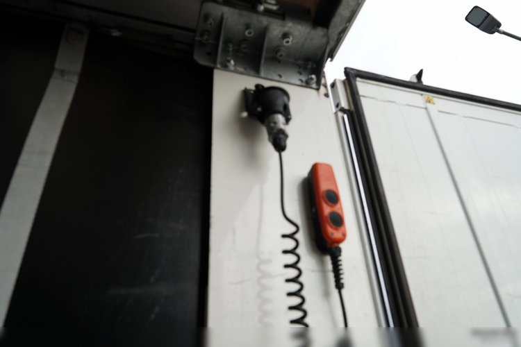 Renault T 440 / 6X2 / SOLÓWKA / FIRANKA 9.5 M / KLIMA POSTOJOWA / WINDA / ALUFELGI / OŚ PODNOSZONA zdjęcie 27