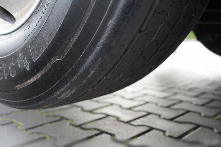 Renault T 440 / 6X2 / SOLÓWKA / FIRANKA 9.5 M / KLIMA POSTOJOWA / WINDA / ALUFELGI / OŚ PODNOSZONA zdjęcie 32