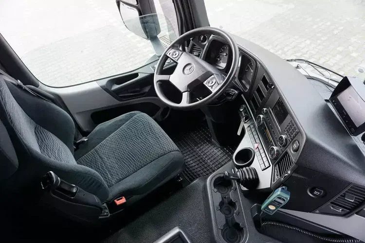 Mercedes ANTOS / 2535 / EURO 6 / CHŁODNIA + WINDA / 23 PALETY / OŚ SKRĘTNA zdjęcie 12