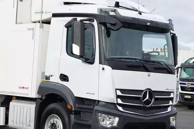 Mercedes ANTOS / 2535 / EURO 6 / CHŁODNIA + WINDA / 23 PALETY / OŚ SKRĘTNA zdjęcie 25