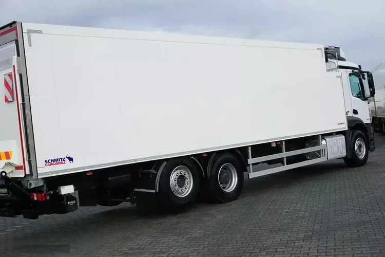 Mercedes ANTOS / 2535 / EURO 6 / CHŁODNIA + WINDA / 23 PALETY / OŚ SKRĘTNA zdjęcie 32