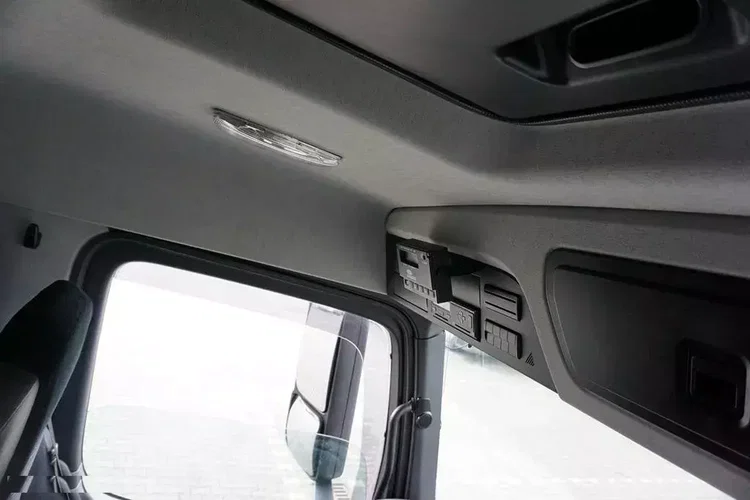 Mercedes ANTOS / 2535 / EURO 6 / CHŁODNIA + WINDA / 23 PALETY / OŚ SKRĘTNA zdjęcie 39