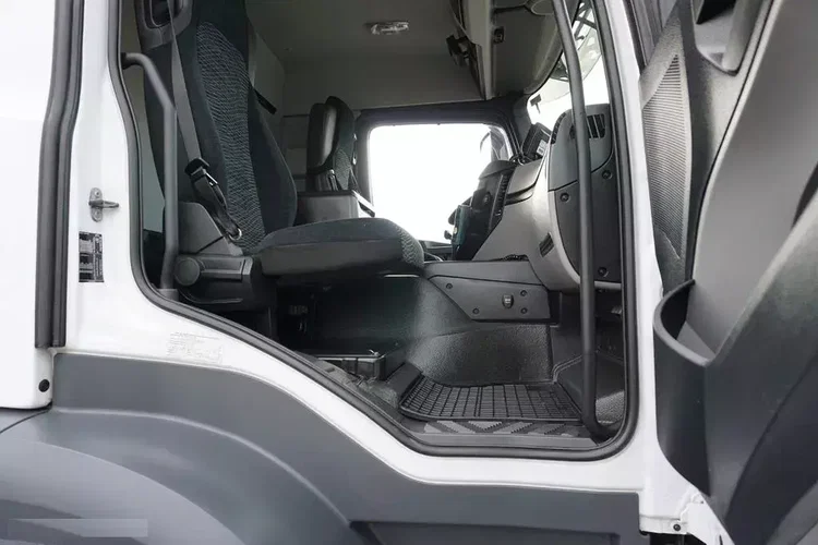 Mercedes ANTOS / 2535 / EURO 6 / CHŁODNIA + WINDA / 23 PALETY / OŚ SKRĘTNA zdjęcie 40