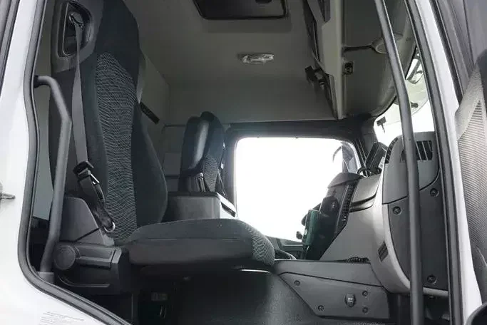 Mercedes ANTOS / 2535 / EURO 6 / CHŁODNIA + WINDA / 23 PALETY / OŚ SKRĘTNA zdjęcie 8