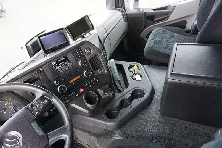Mercedes ANTOS / 2535 / EURO 6 / CHŁODNIA + WINDA / 23 PALETY / OŚ SKRĘTNA zdjęcie 9