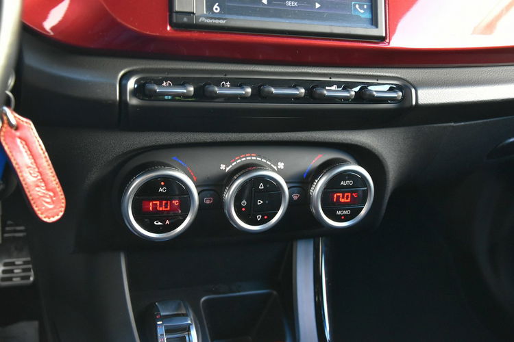 Alfa Romeo Giulietta 1.75TBi 234KM Manual 2011r. QV pakiet DNA Rosso LED Skóra zdjęcie 10