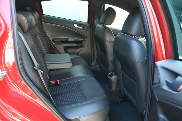 Alfa Romeo Giulietta 1.75TBi 234KM Manual 2011r. QV pakiet DNA Rosso LED Skóra zdjęcie 12