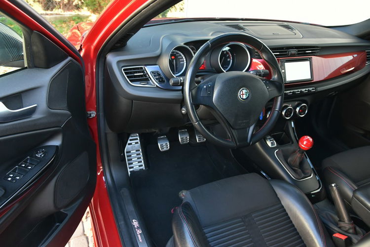 Alfa Romeo Giulietta 1.75TBi 234KM Manual 2011r. QV pakiet DNA Rosso LED Skóra zdjęcie 14