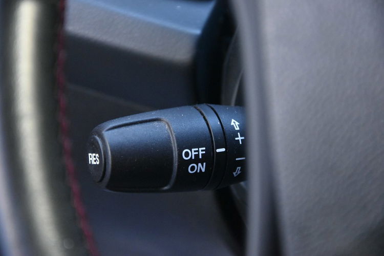 Alfa Romeo Giulietta 1.75TBi 234KM Manual 2011r. QV pakiet DNA Rosso LED Skóra zdjęcie 17