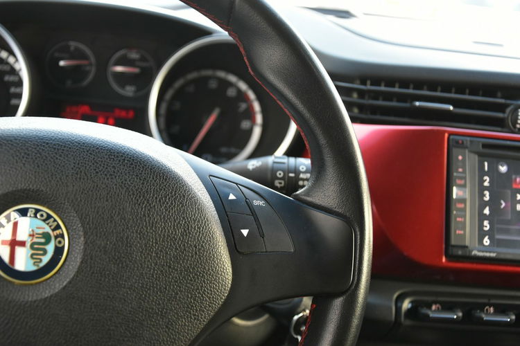 Alfa Romeo Giulietta 1.75TBi 234KM Manual 2011r. QV pakiet DNA Rosso LED Skóra zdjęcie 19