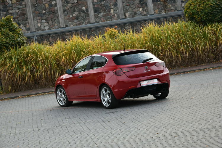 Alfa Romeo Giulietta 1.75TBi 234KM Manual 2011r. QV pakiet DNA Rosso LED Skóra zdjęcie 23