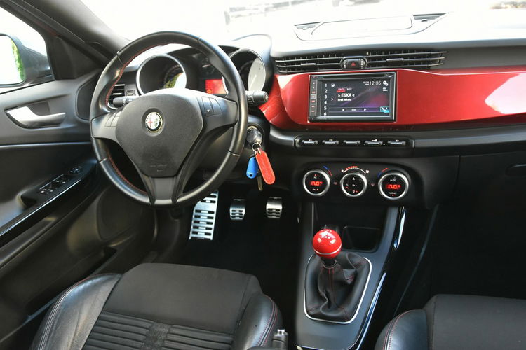 Alfa Romeo Giulietta 1.75TBi 234KM Manual 2011r. QV pakiet DNA Rosso LED Skóra zdjęcie 9