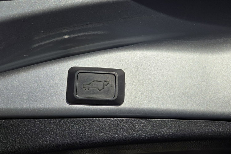 Toyota RAV-4 2.5 Hybrid Skóra Navi PDC Hand FreeEl. Klapa Serwis Kamera zdjęcie 17