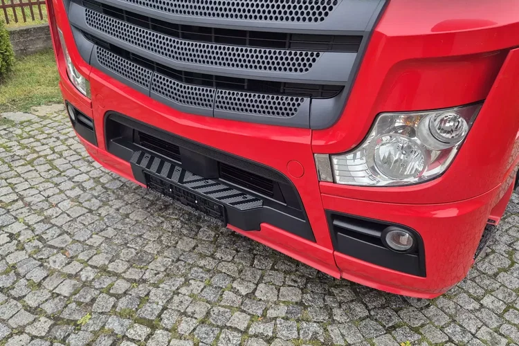 Mercedes 1845 zdjęcie 17