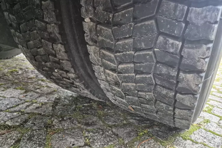 Mercedes 1845 zdjęcie 21