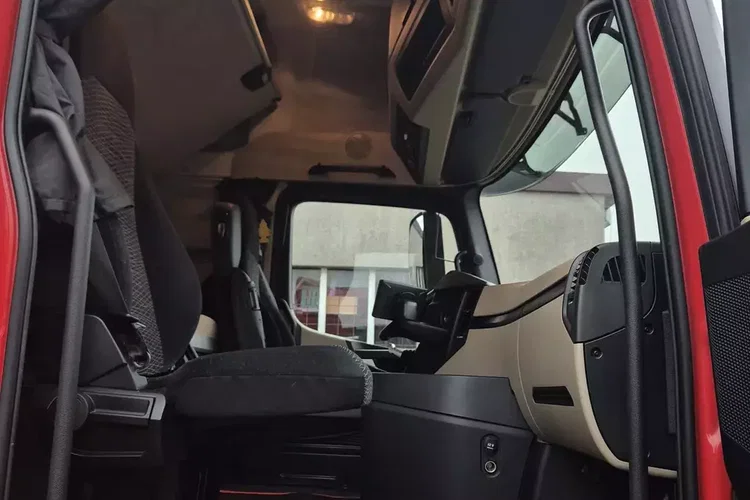 Mercedes 1845 zdjęcie 23