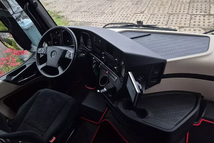 Mercedes 1845 zdjęcie 30