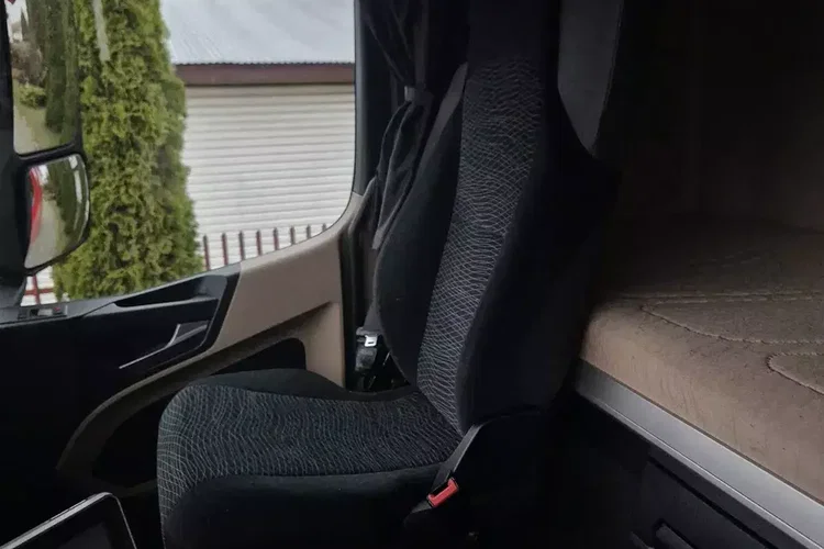 Mercedes 1845 zdjęcie 32