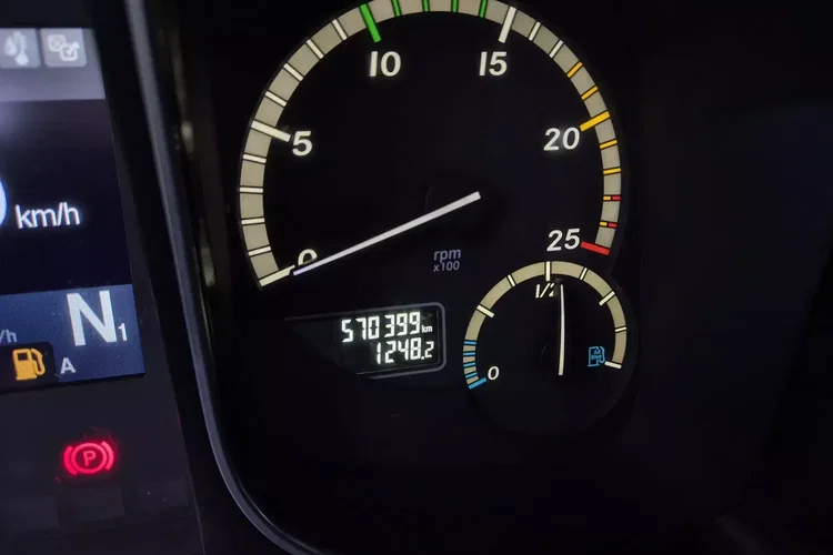 Mercedes 1845 zdjęcie 33