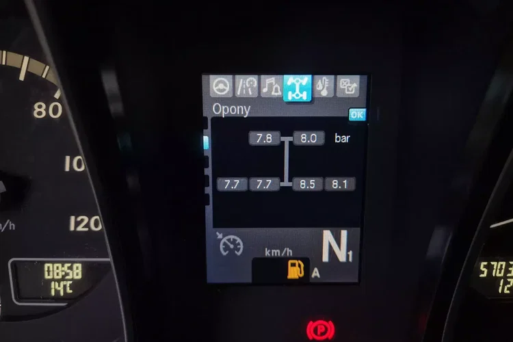 Mercedes 1845 zdjęcie 34