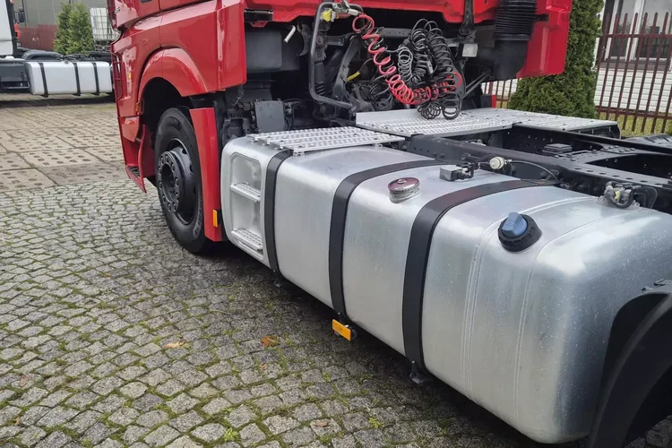 Mercedes 1845 zdjęcie 9