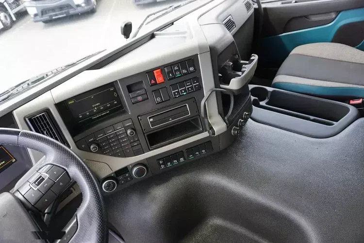 Volvo FM / 450 / ACC / EURO 6 / PEŁNY ADR / WAGA 6692 KG / zdjęcie 9