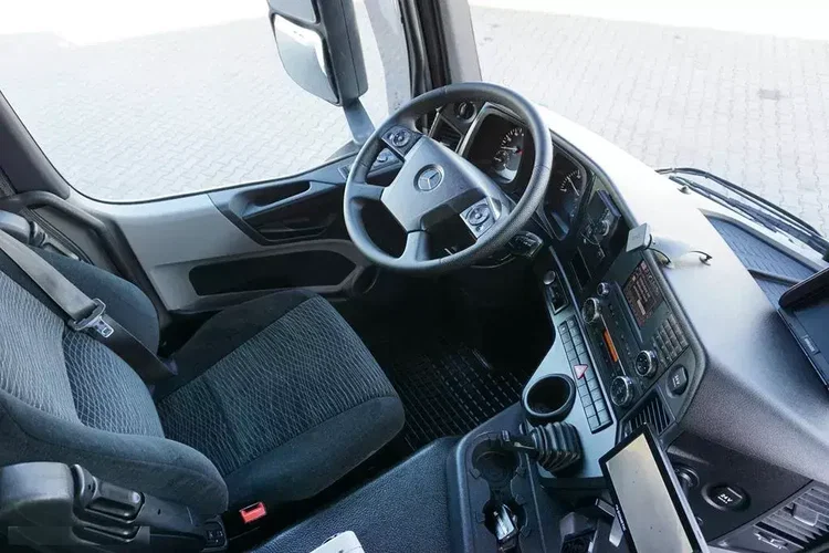 Mercedes ANTOS / 2535 / EURO 6 / CHŁODNIA + WINDA / 23 PALETY / OŚ SKRĘTNA zdjęcie 13