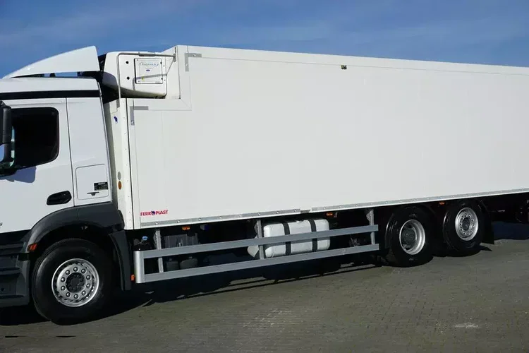 Mercedes ANTOS / 2535 / EURO 6 / CHŁODNIA + WINDA / 23 PALETY / OŚ SKRĘTNA zdjęcie 15