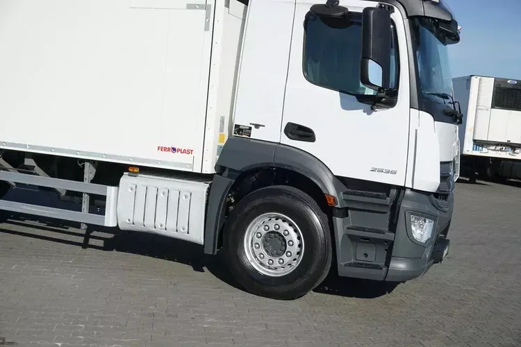 Mercedes ANTOS / 2535 / EURO 6 / CHŁODNIA + WINDA / 23 PALETY / OŚ SKRĘTNA zdjęcie 18