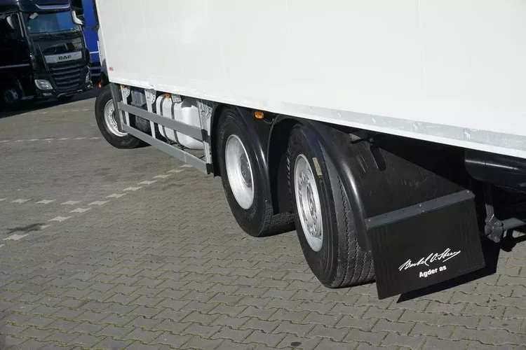 Mercedes ANTOS / 2535 / EURO 6 / CHŁODNIA + WINDA / 23 PALETY / OŚ SKRĘTNA zdjęcie 19