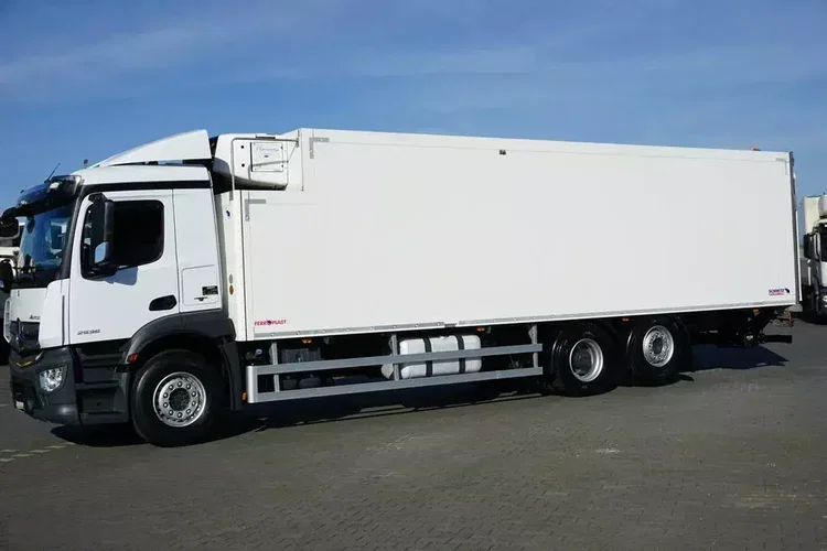 Mercedes ANTOS / 2535 / EURO 6 / CHŁODNIA + WINDA / 23 PALETY / OŚ SKRĘTNA zdjęcie 3