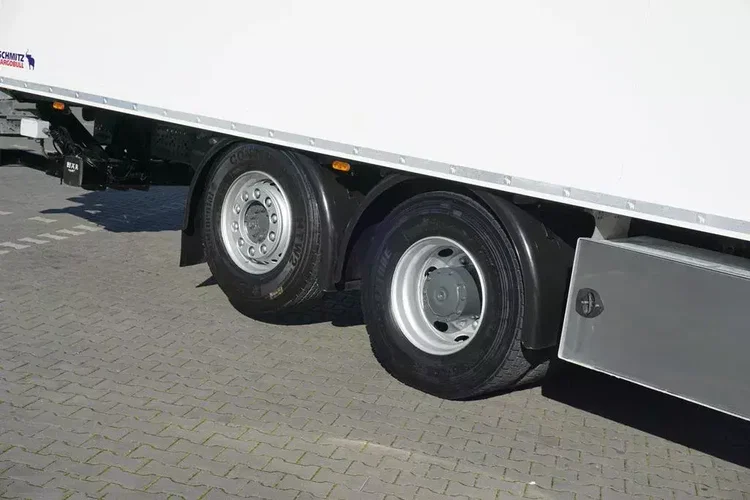 Mercedes ANTOS / 2535 / EURO 6 / CHŁODNIA + WINDA / 23 PALETY / OŚ SKRĘTNA zdjęcie 31