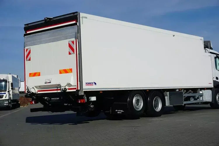 Mercedes ANTOS / 2535 / EURO 6 / CHŁODNIA + WINDA / 23 PALETY / OŚ SKRĘTNA zdjęcie 34