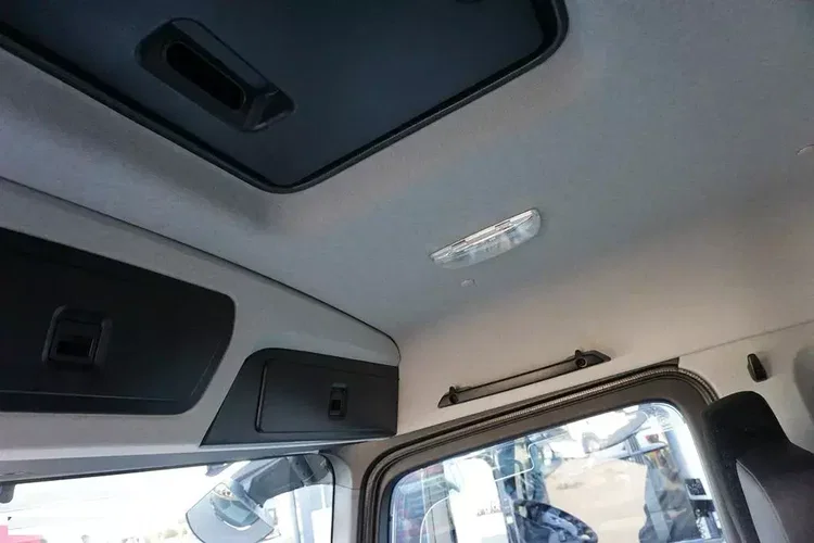 Mercedes ANTOS / 2535 / EURO 6 / CHŁODNIA + WINDA / 23 PALETY / OŚ SKRĘTNA zdjęcie 40