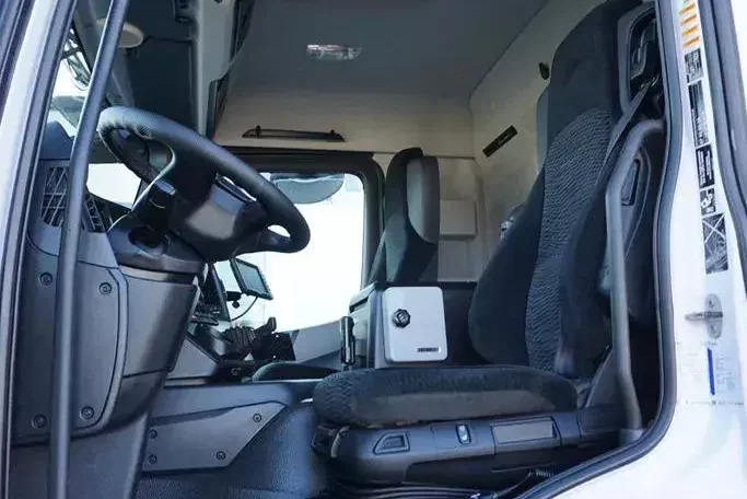 Mercedes ANTOS / 2535 / EURO 6 / CHŁODNIA + WINDA / 23 PALETY / OŚ SKRĘTNA zdjęcie 7