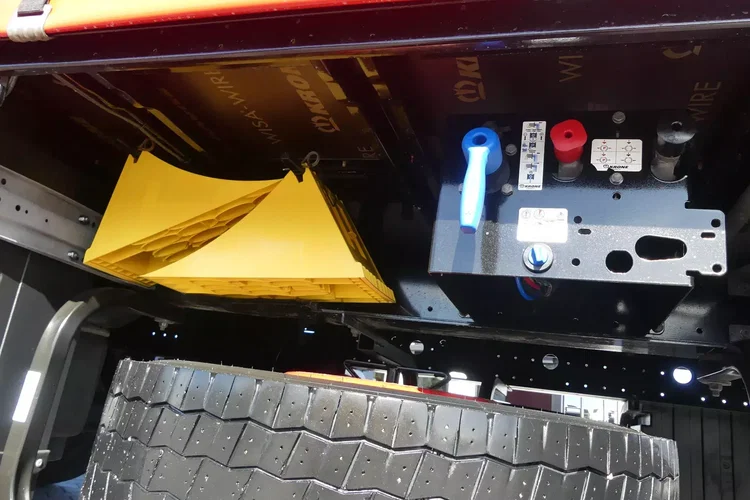 Krone FIRANKA / OŚ PODNOSZONA / IDEALNY STAN / PALECIARA / zdjęcie 20