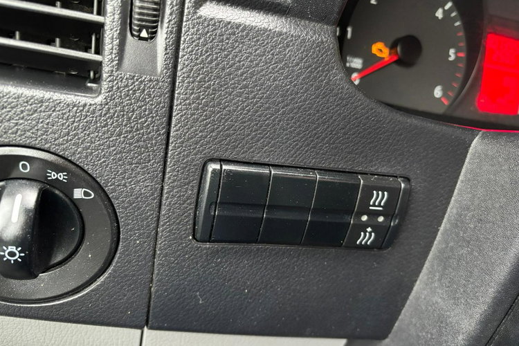 Volkswagen Crafter 2.0 140KM 2013 L2H2 6 osobowy Brygadówka Klimatyzacja Tempomat Webasto zdjęcie 10