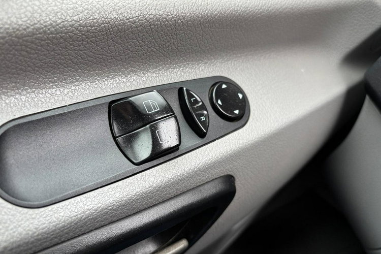 Volkswagen Crafter 2.0 140KM 2013 L2H2 6 osobowy Brygadówka Klimatyzacja Tempomat Webasto zdjęcie 12