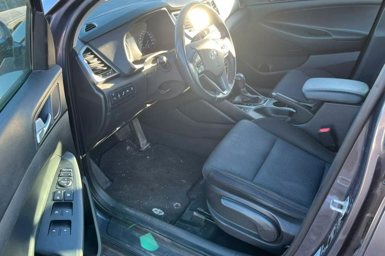 Hyundai Tucson 1.7 CRDi 140KM Automat Podgrz. fotele + kiera + tylna kanapa Kam.cof zdjęcie 10