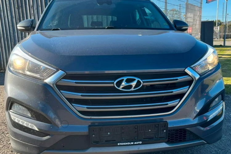 Hyundai Tucson 1.7 CRDi 140KM Automat Podgrz. fotele + kiera + tylna kanapa Kam.cof zdjęcie 2