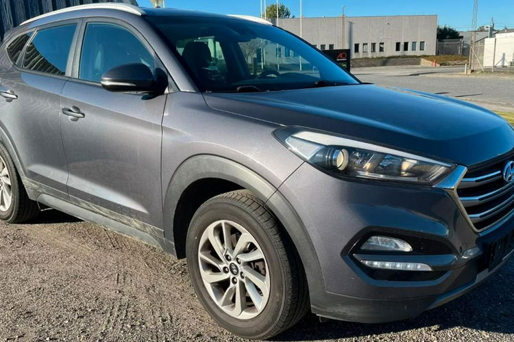 Hyundai Tucson 1.7 CRDi 140KM Automat Podgrz. fotele + kiera + tylna kanapa Kam.cof zdjęcie 3