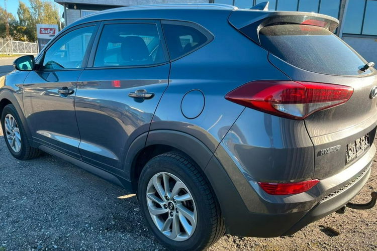 Hyundai Tucson 1.7 CRDi 140KM Automat Podgrz. fotele + kiera + tylna kanapa Kam.cof zdjęcie 5